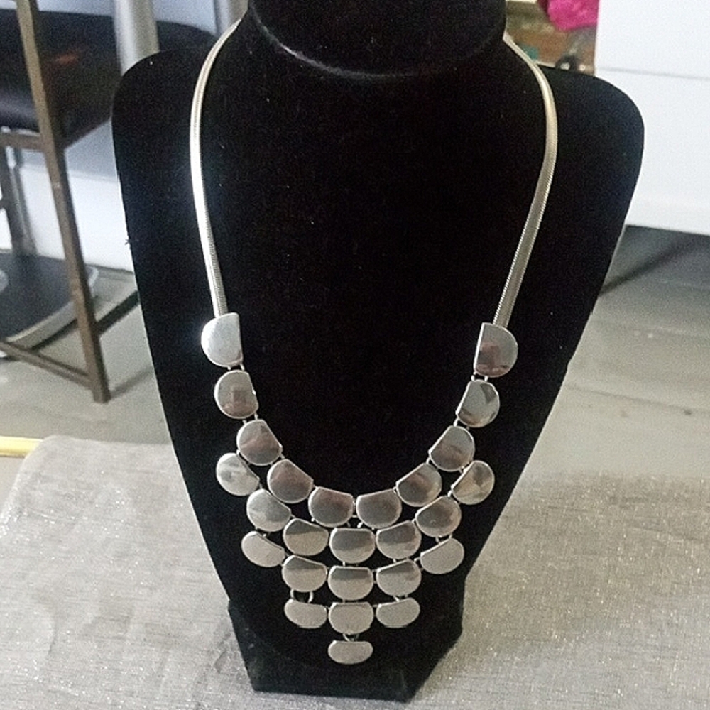 Vintage Express Silvertone Bib Necklace